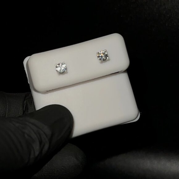 0.61 CT VVS Moissanite Prong Set 925 Silver Screwback Earring Studs 4mm - Picture 3 of 3